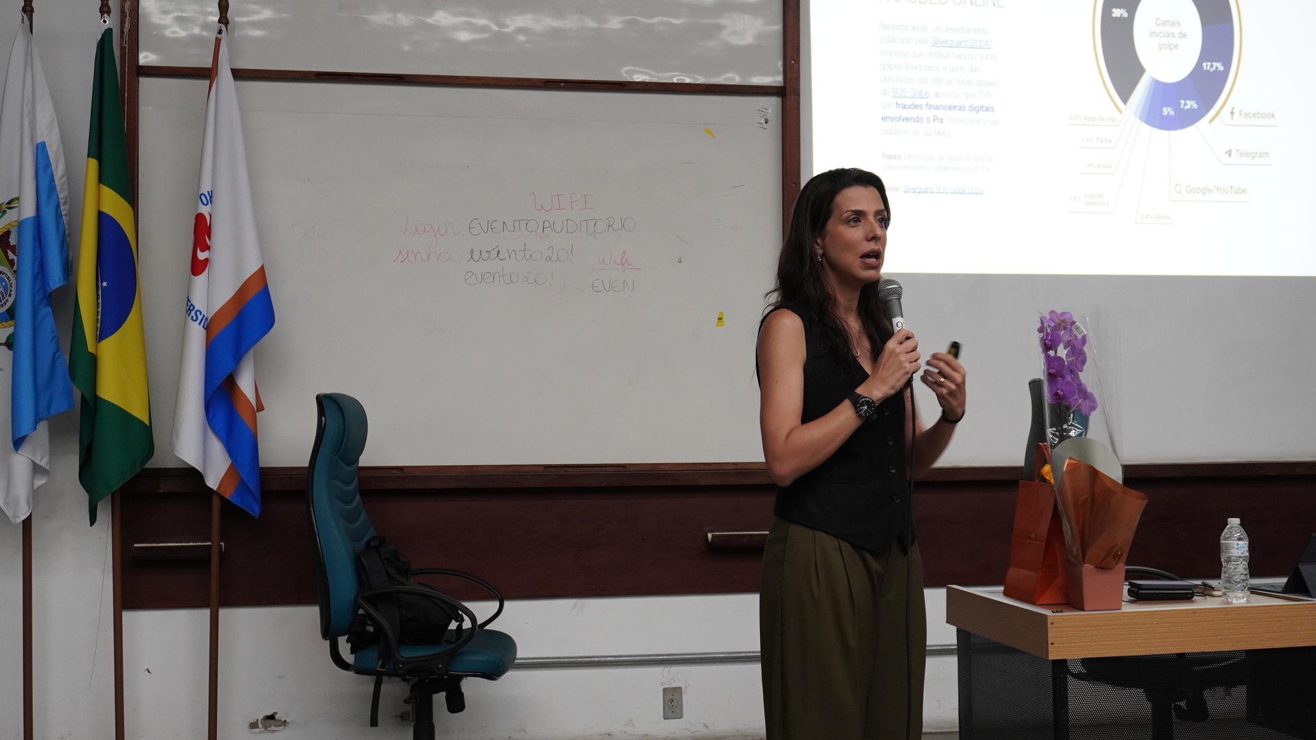 Professora Marie Santini discute o papel da imprensa nas plataformas digitais
